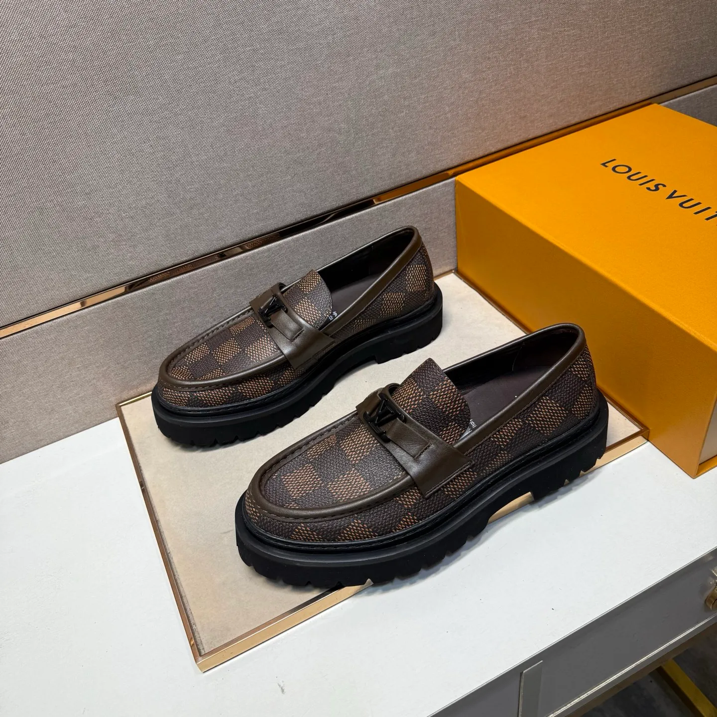 Men's men's shoes 💰pp620【Lv～】Men's casual leather shoes 2025z cabinet sales simultaneously 🔶Size: 39-44 #️⃣ 🔷3 colors🔜The upper is made of cowhide stitching ➕Cowhide lining, comfortable and breathable, sole: original comfortable and wear-resistant outsole, ⚠️real thing📱photographed🎬real thing is better📢📢📢